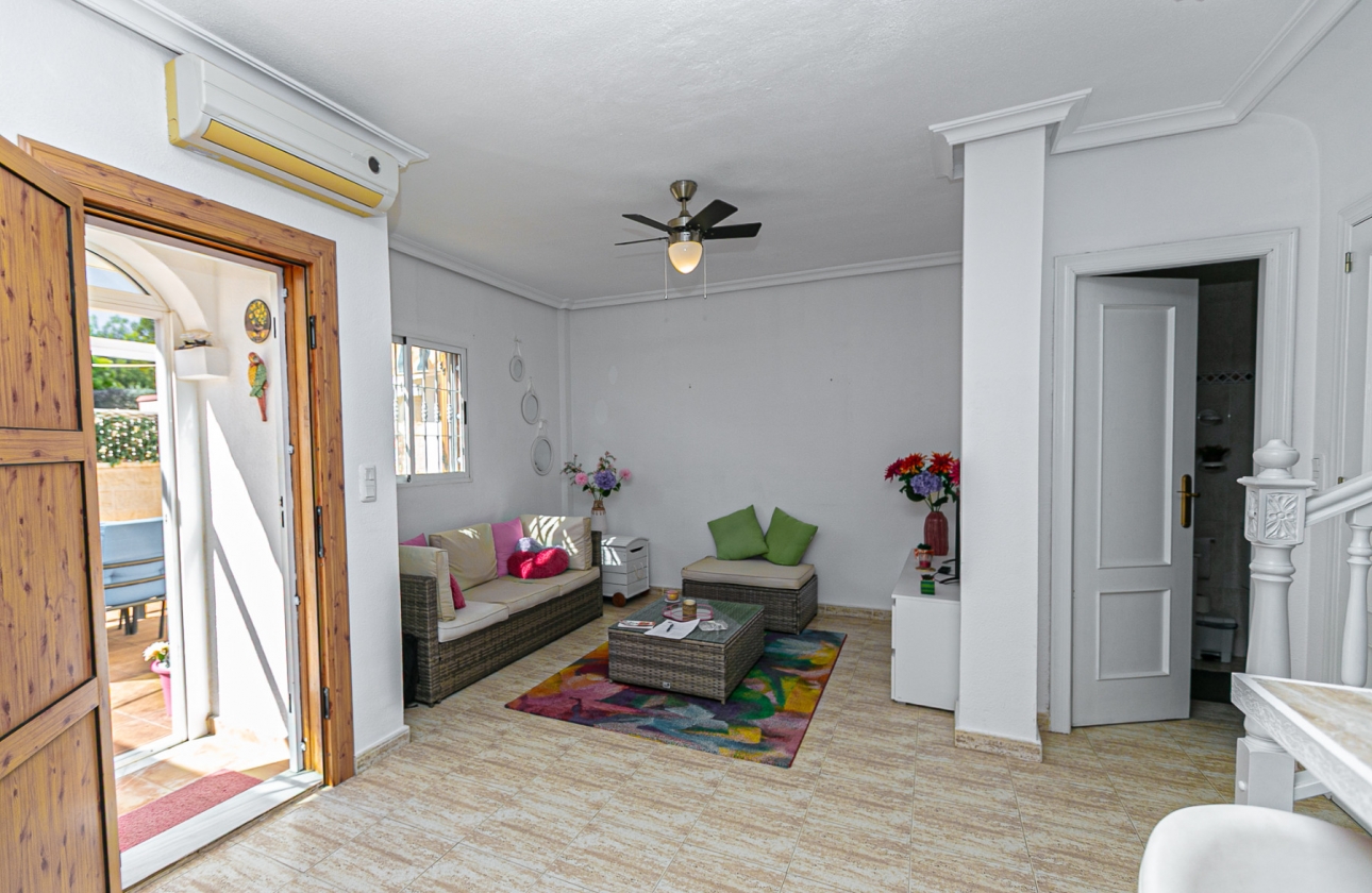 Resale - Villa - Mil Palmeras - Riomar