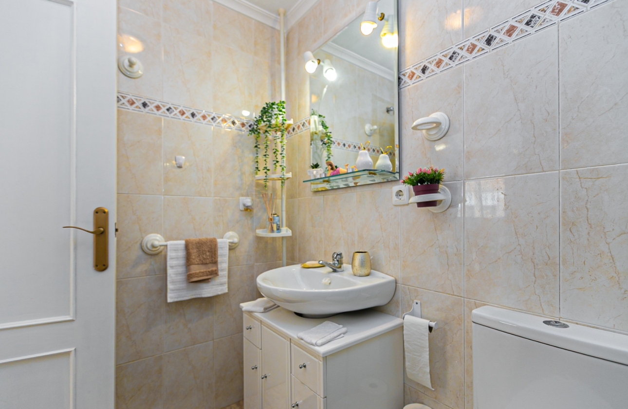 Resale - Villa - Mil Palmeras - Riomar