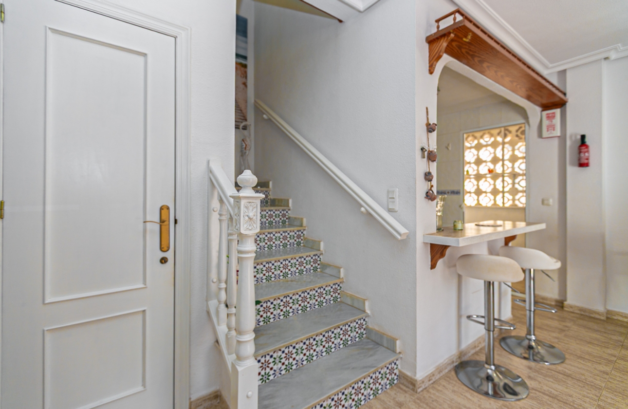 Resale - Villa - Mil Palmeras - Riomar