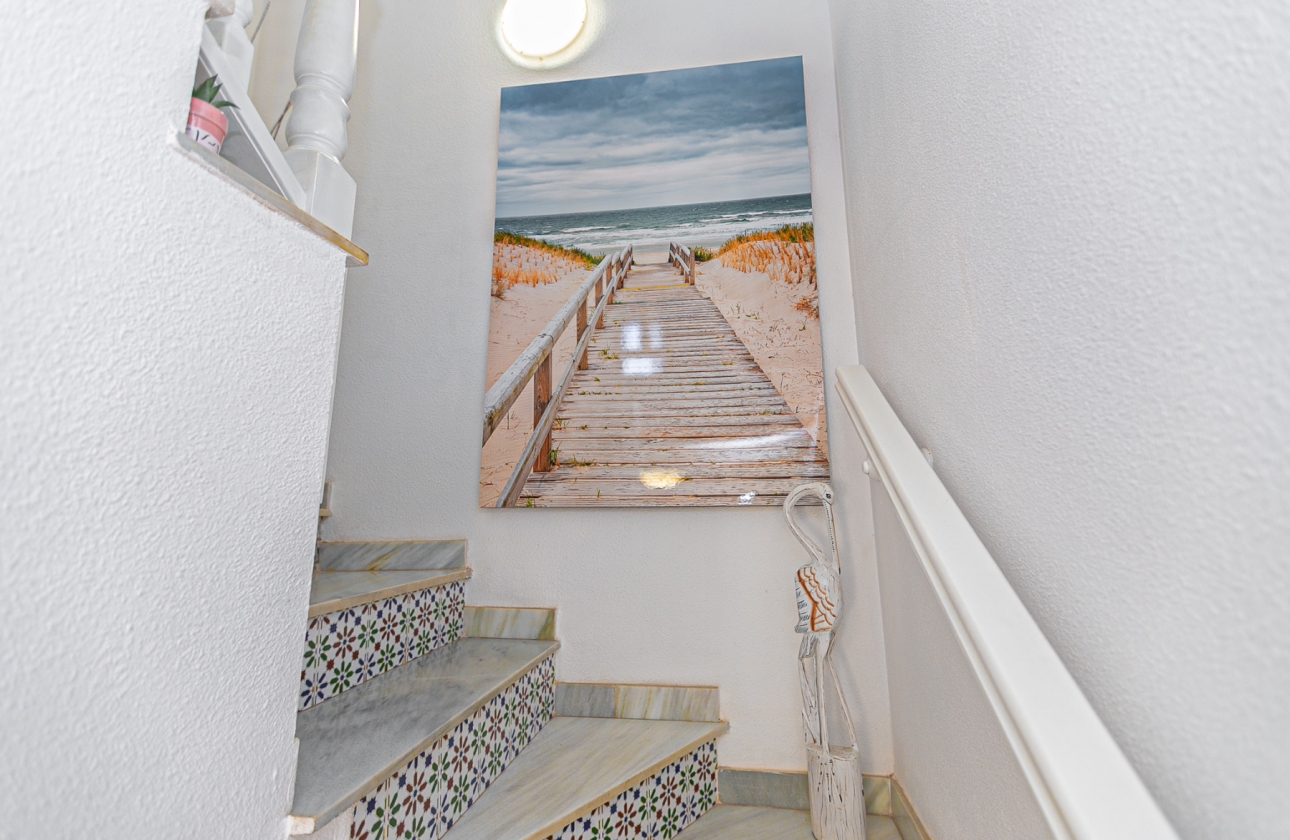 Resale - Villa - Mil Palmeras - Riomar