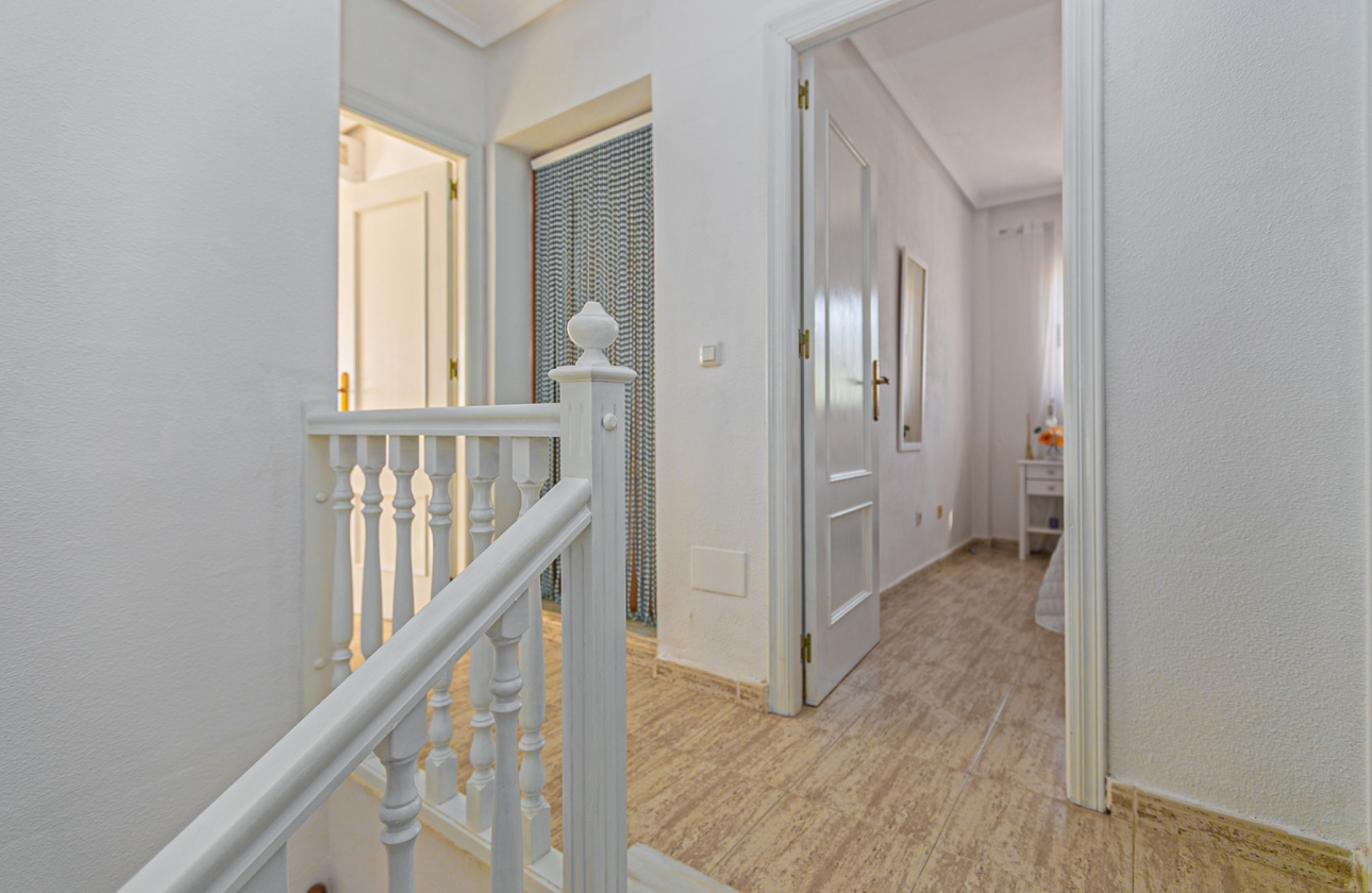 Resale - Villa - Mil Palmeras - Riomar