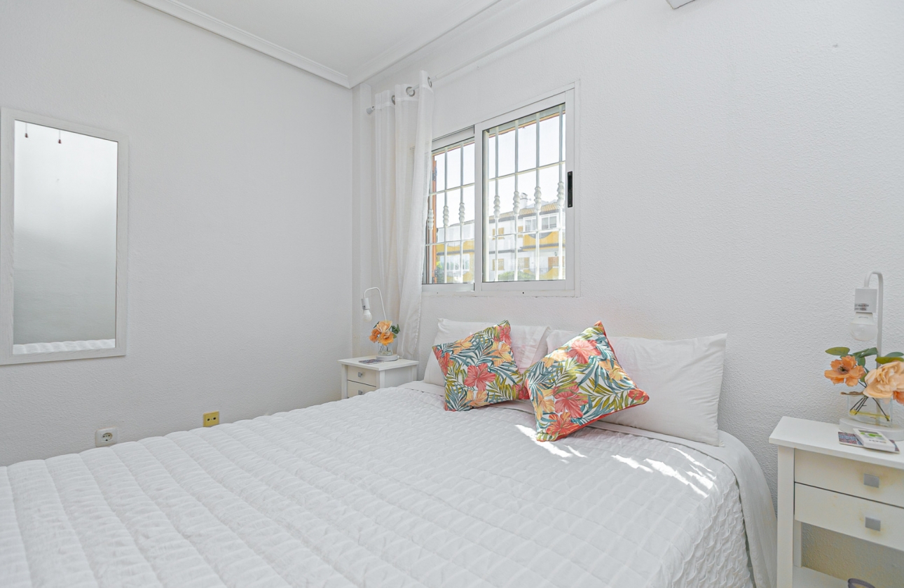 Resale - Villa - Mil Palmeras - Riomar