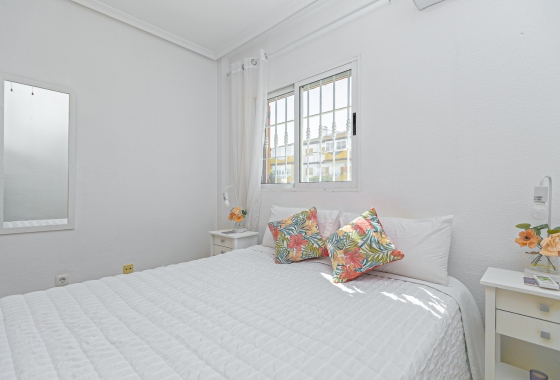 Resale - Villa - Mil Palmeras - Riomar