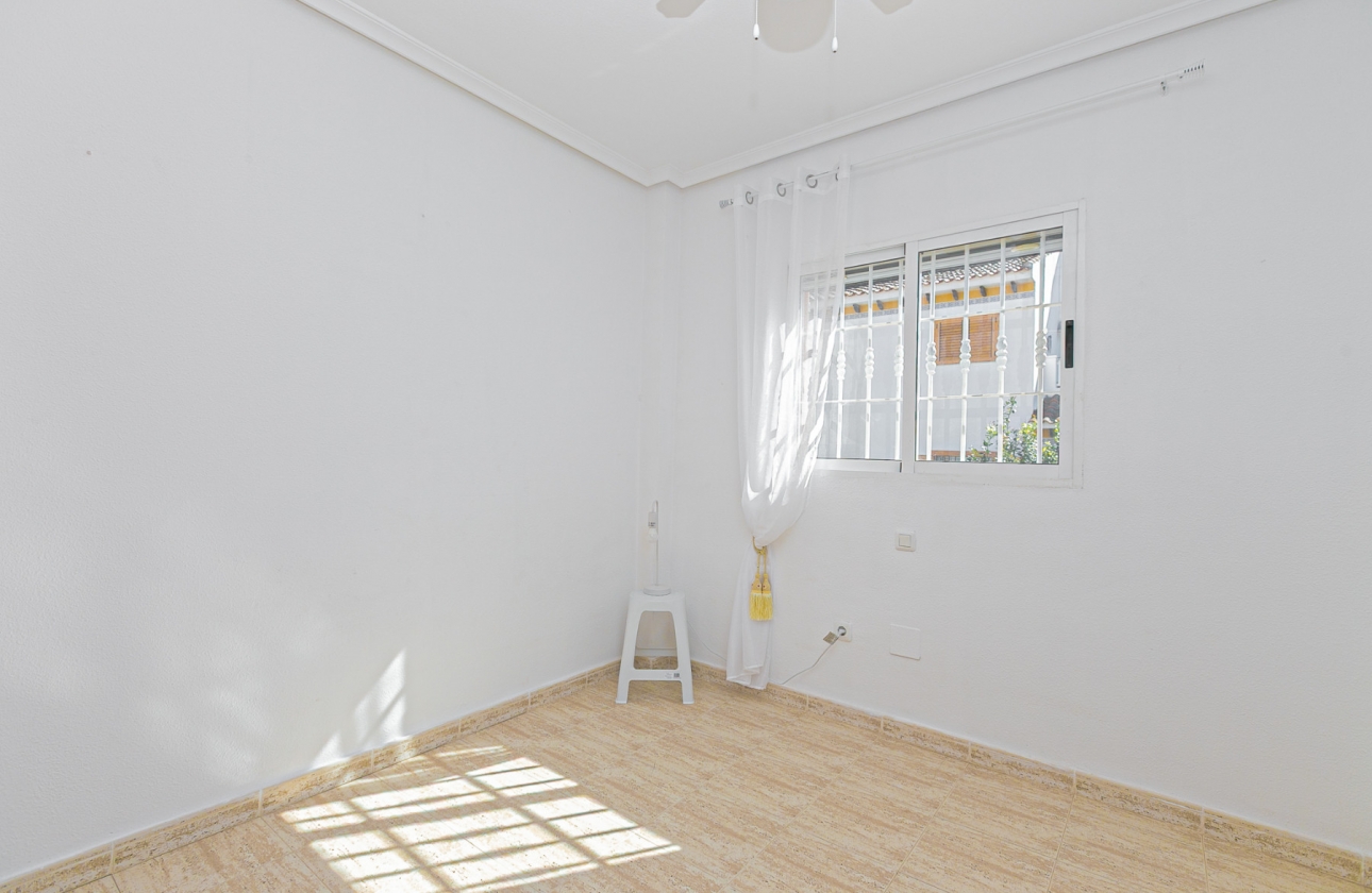 Resale - Villa - Mil Palmeras - Riomar