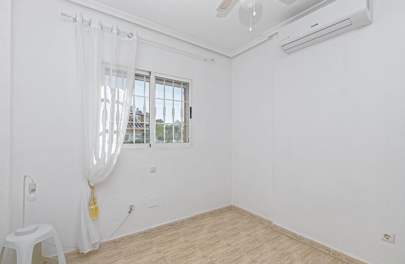 Resale - Villa - Mil Palmeras - Riomar