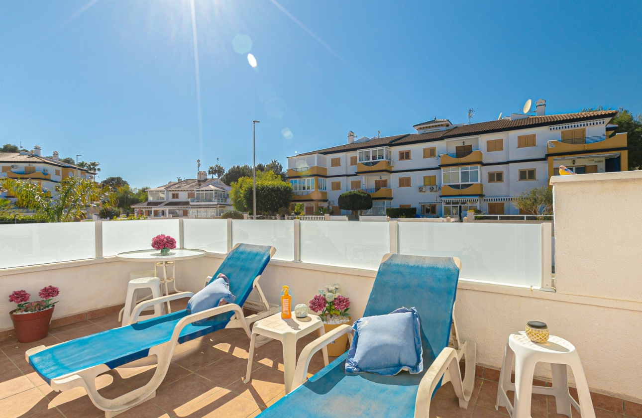 Resale - Villa - Mil Palmeras - Riomar