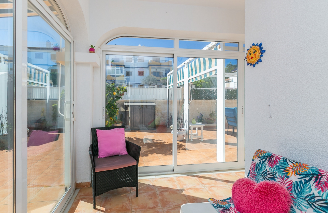 Resale - Villa - Mil Palmeras - Riomar