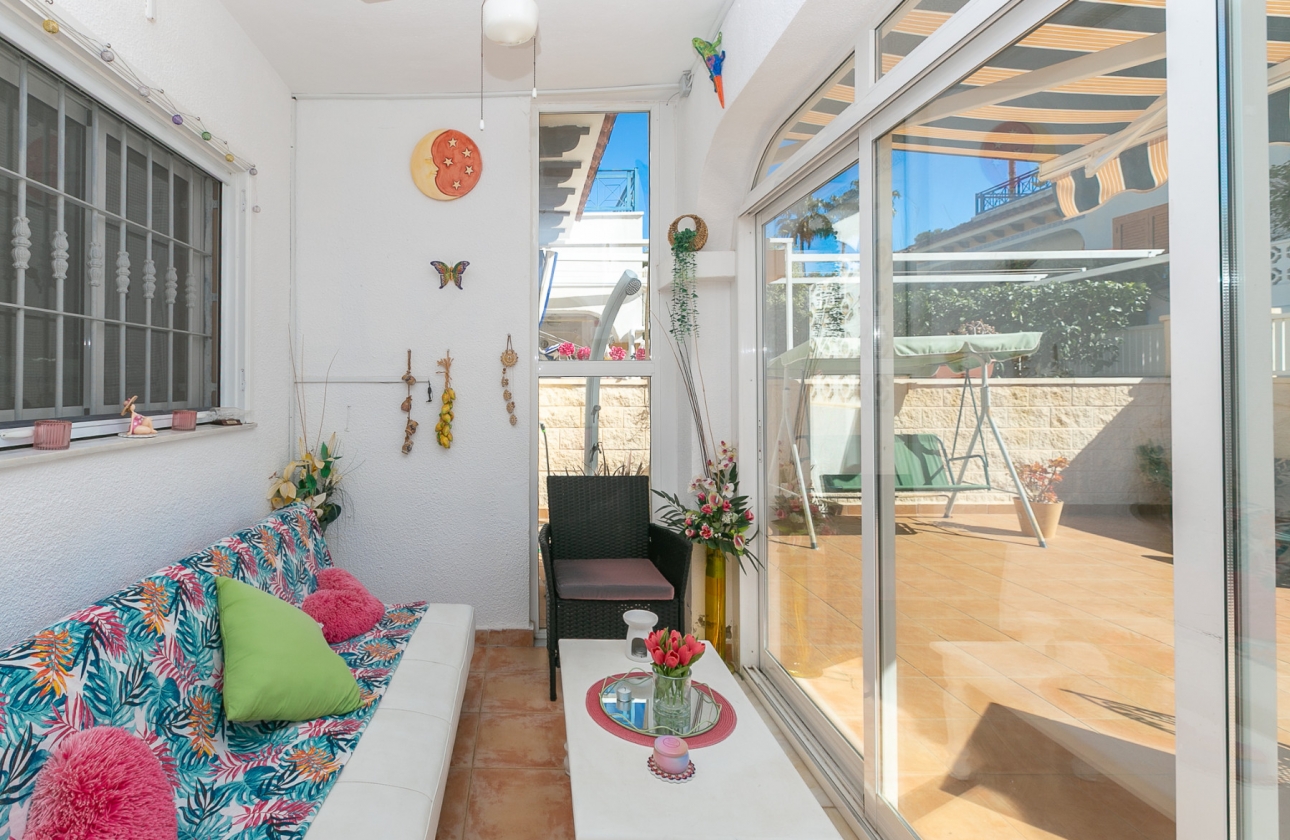 Resale - Villa - Mil Palmeras - Riomar