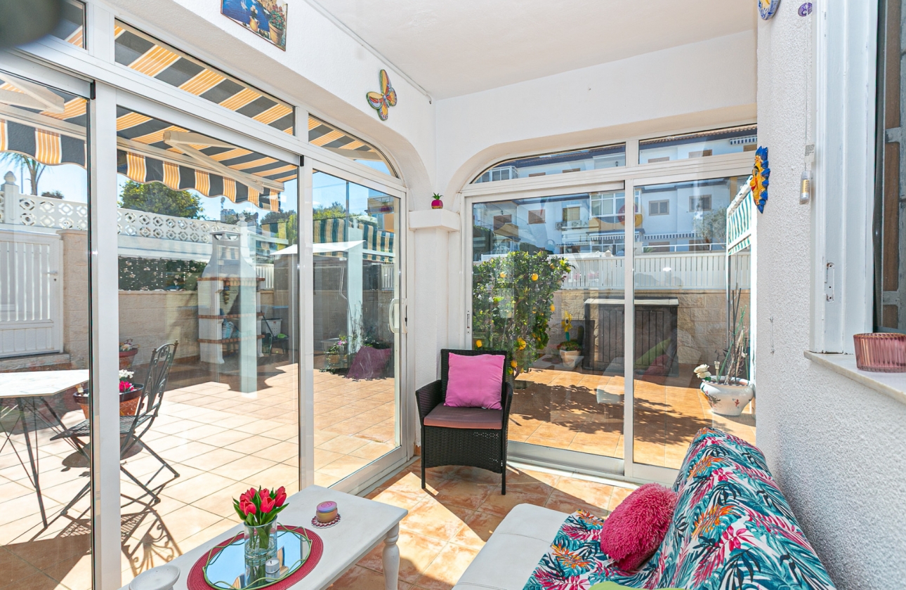 Resale - Villa - Mil Palmeras - Riomar