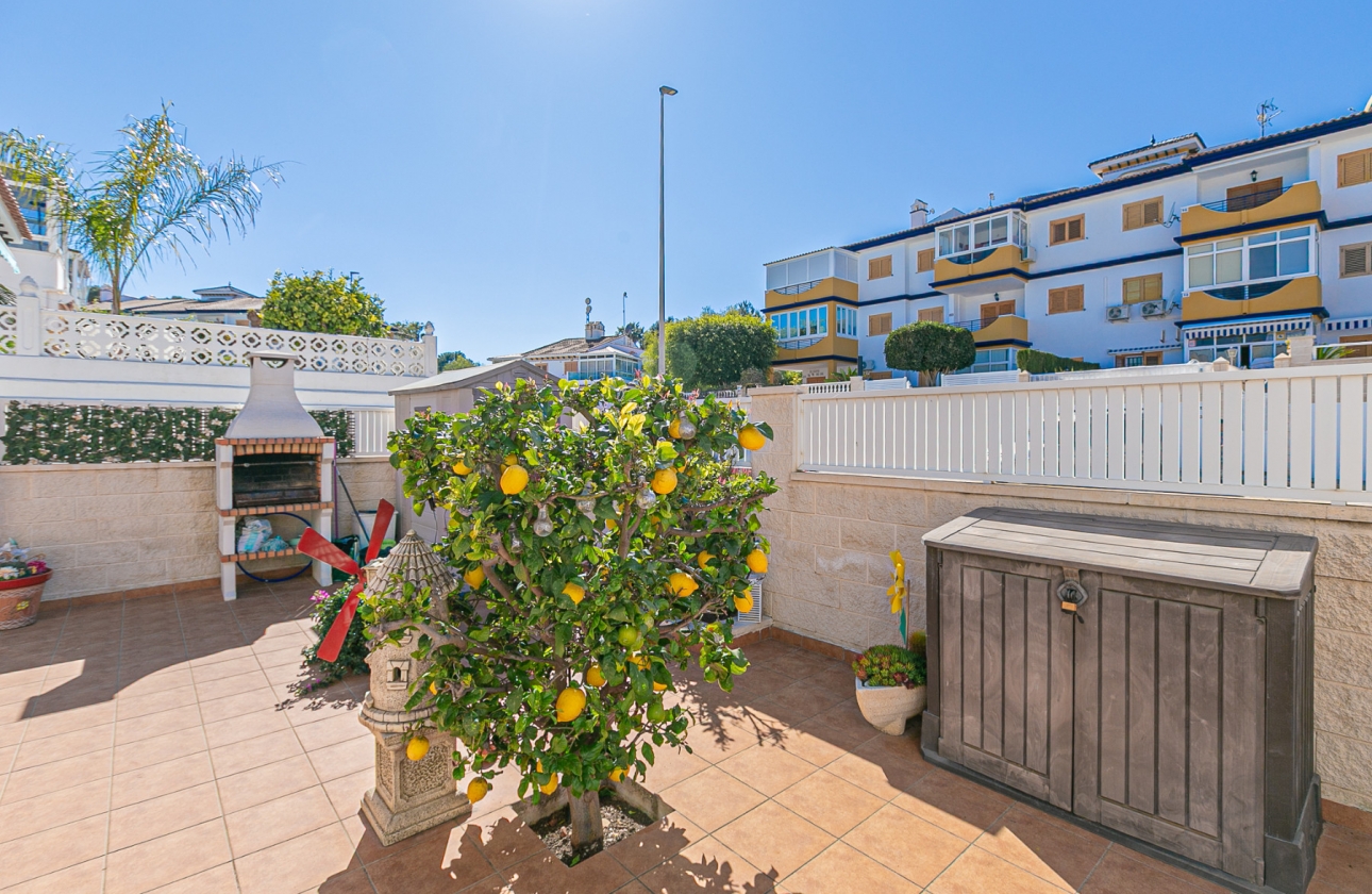 Resale - Villa - Mil Palmeras - Riomar