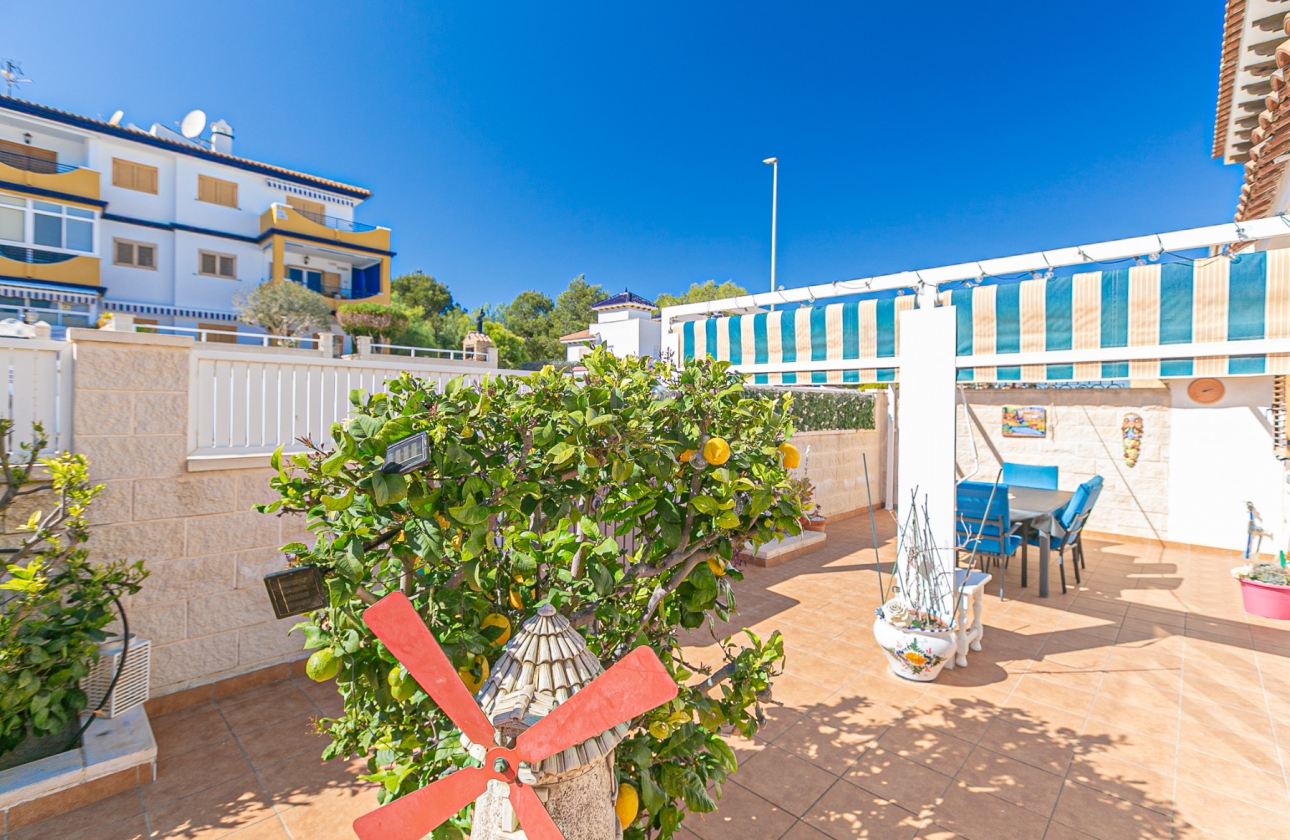 Resale - Villa - Mil Palmeras - Riomar