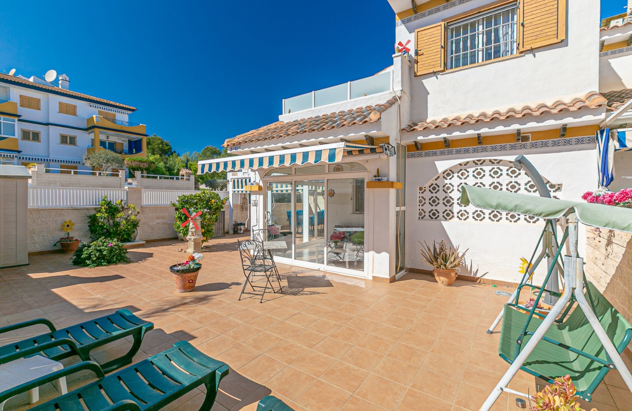 Resale - Villa - Mil Palmeras - Riomar