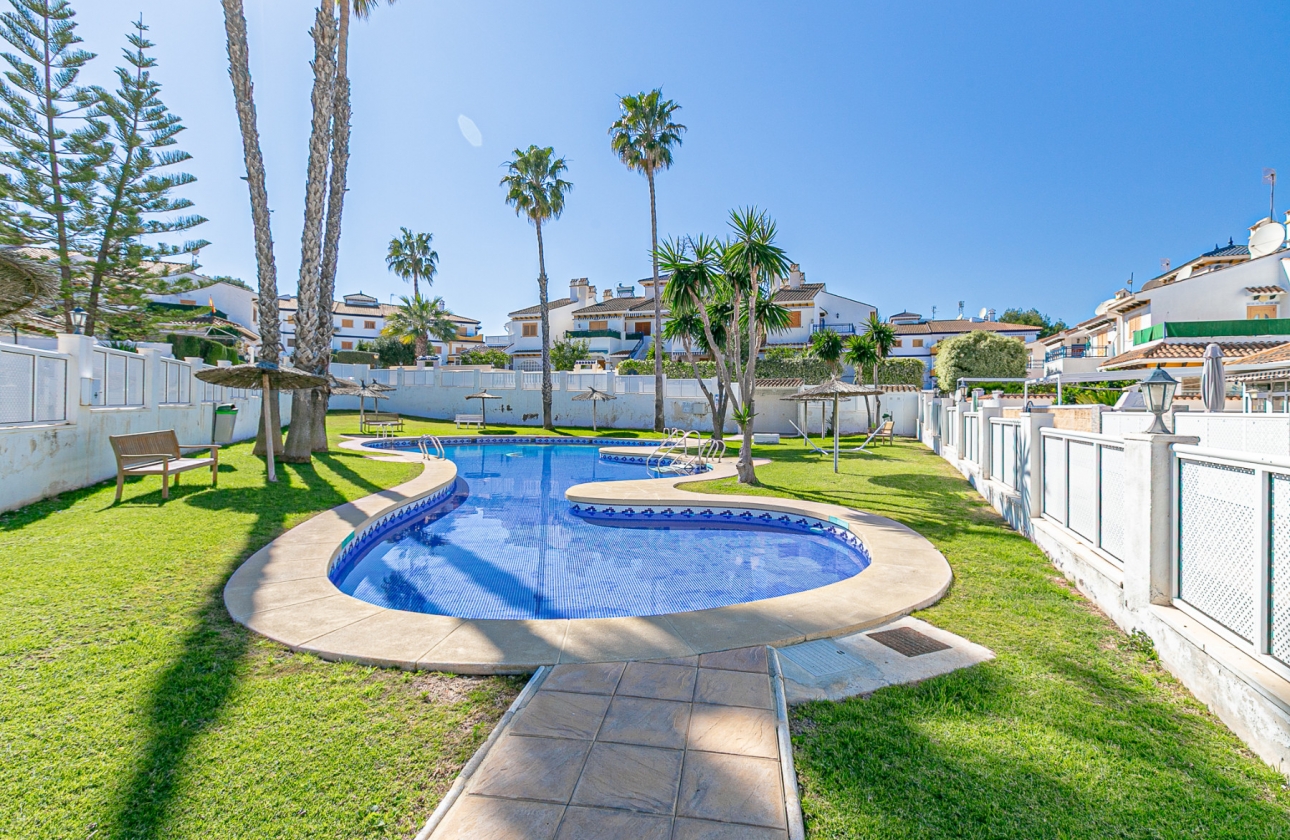 Resale - Villa - Mil Palmeras - Riomar