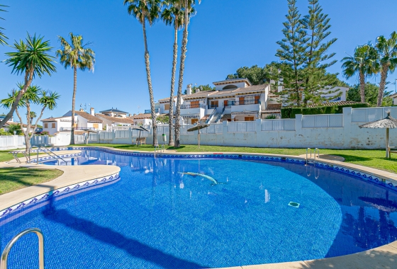 Resale - Villa - Mil Palmeras - Riomar