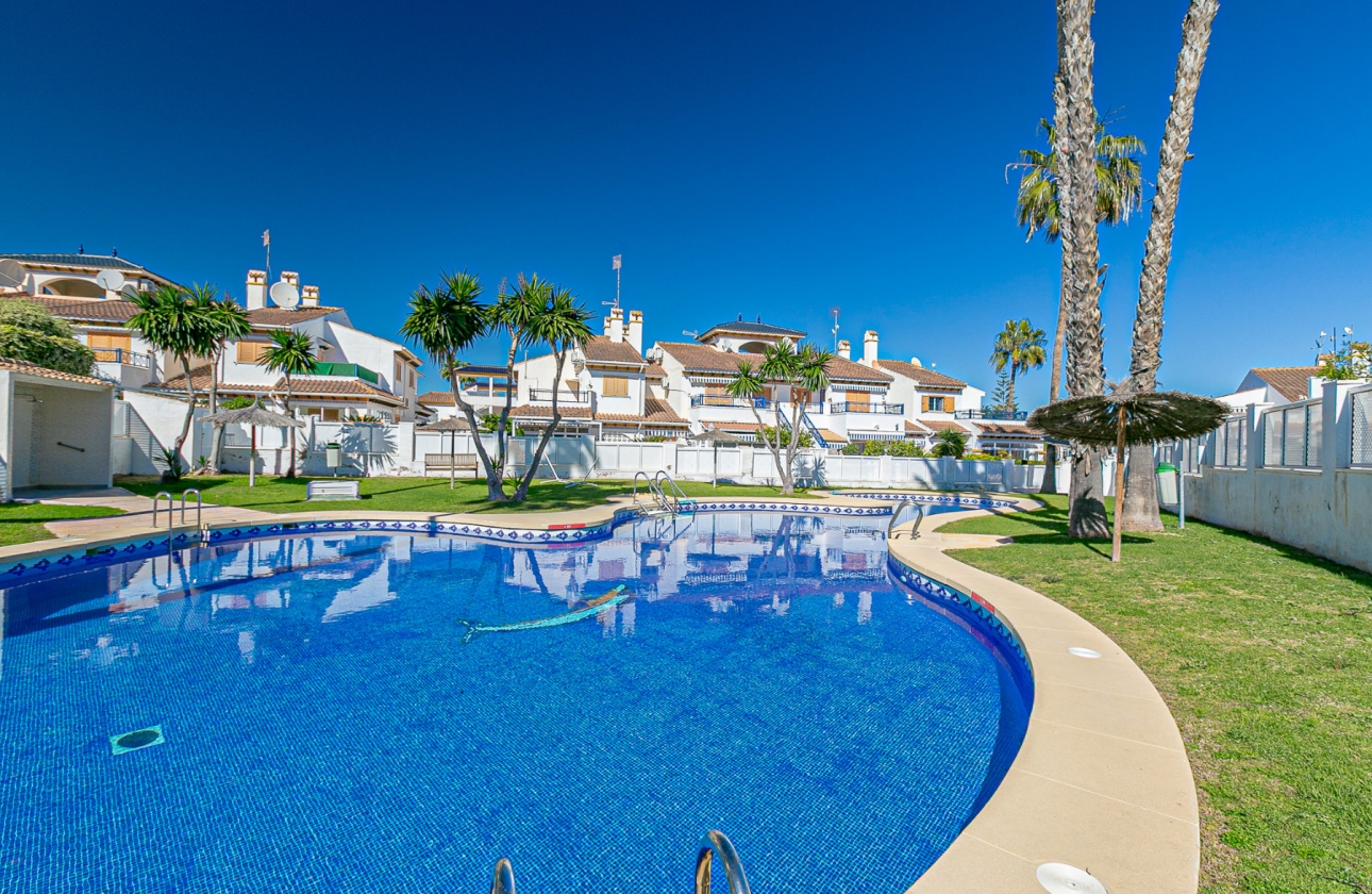 Resale - Villa - Mil Palmeras - Riomar