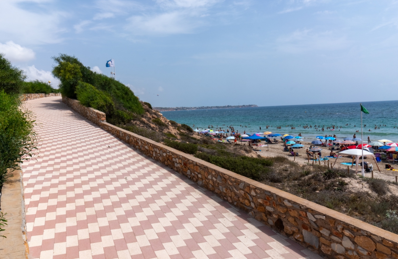 Resale - Villa - Mil Palmeras - Riomar