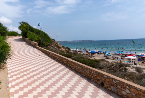 Resale - Villa - Mil Palmeras - Riomar