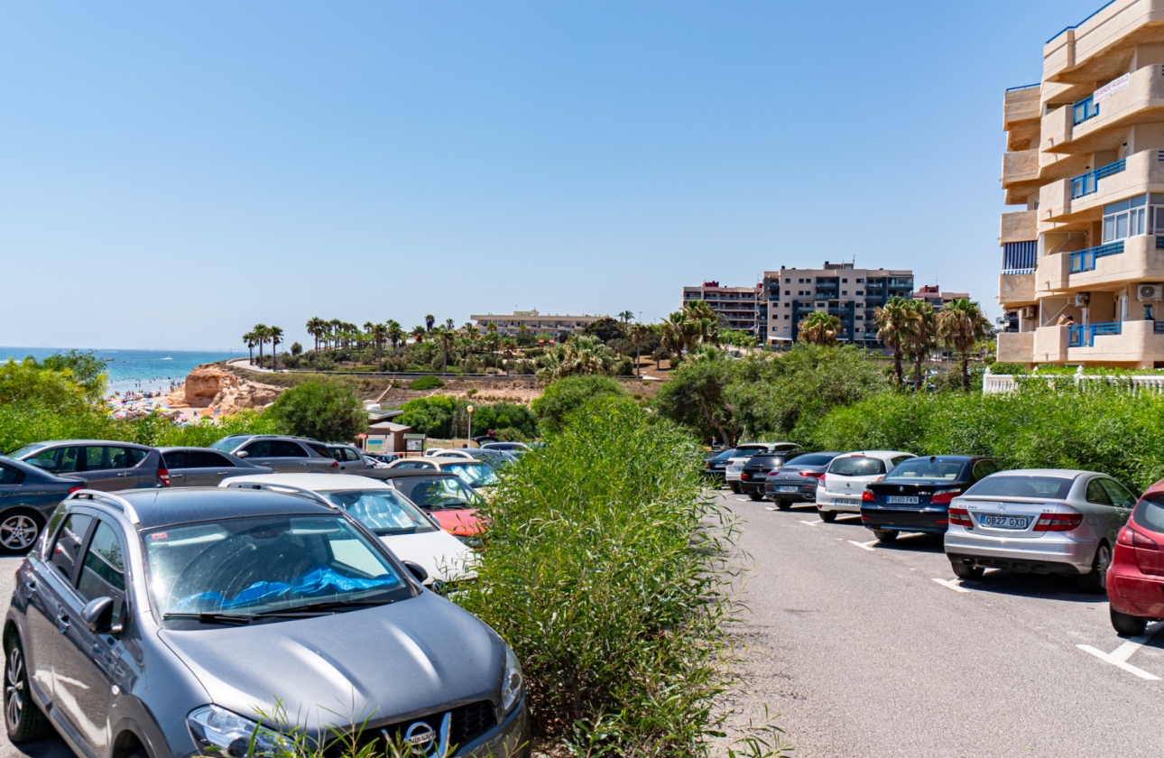 Resale - Villa - Mil Palmeras - Riomar