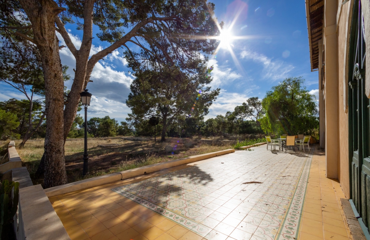 Resale - Villa - Alicante - Center