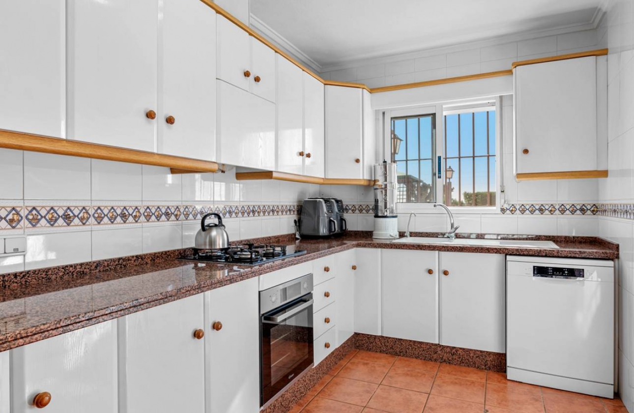 Resale - Finca / Country Property - Los Montesinos