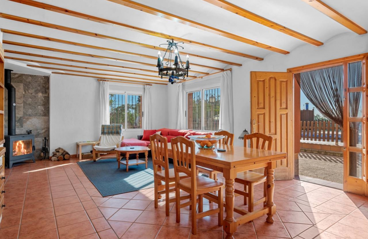 Resale - Finca / Country Property - Los Montesinos