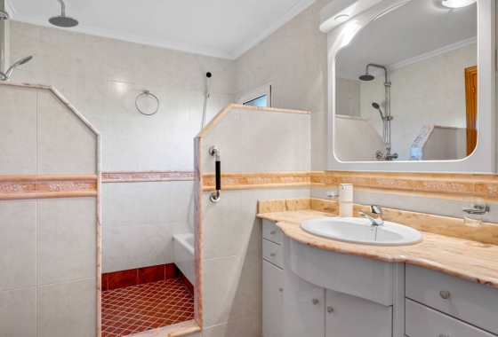 Resale - Finca / Country Property - Los Montesinos