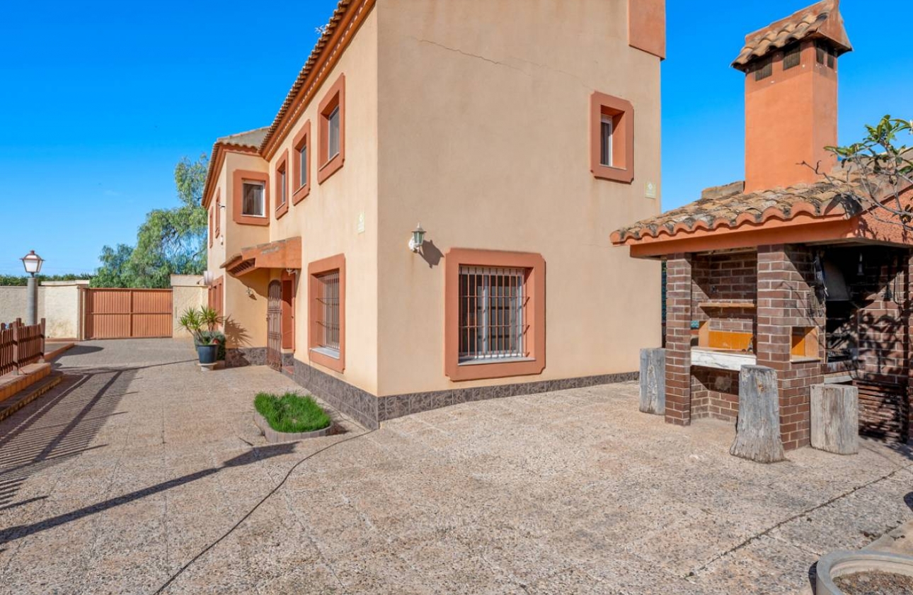 Resale - Finca / Country Property - Los Montesinos