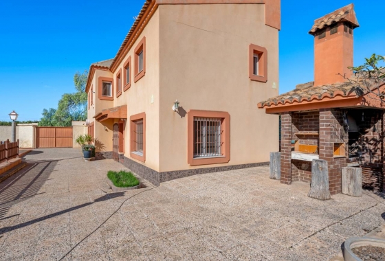 Resale - Finca / Country Property - Los Montesinos