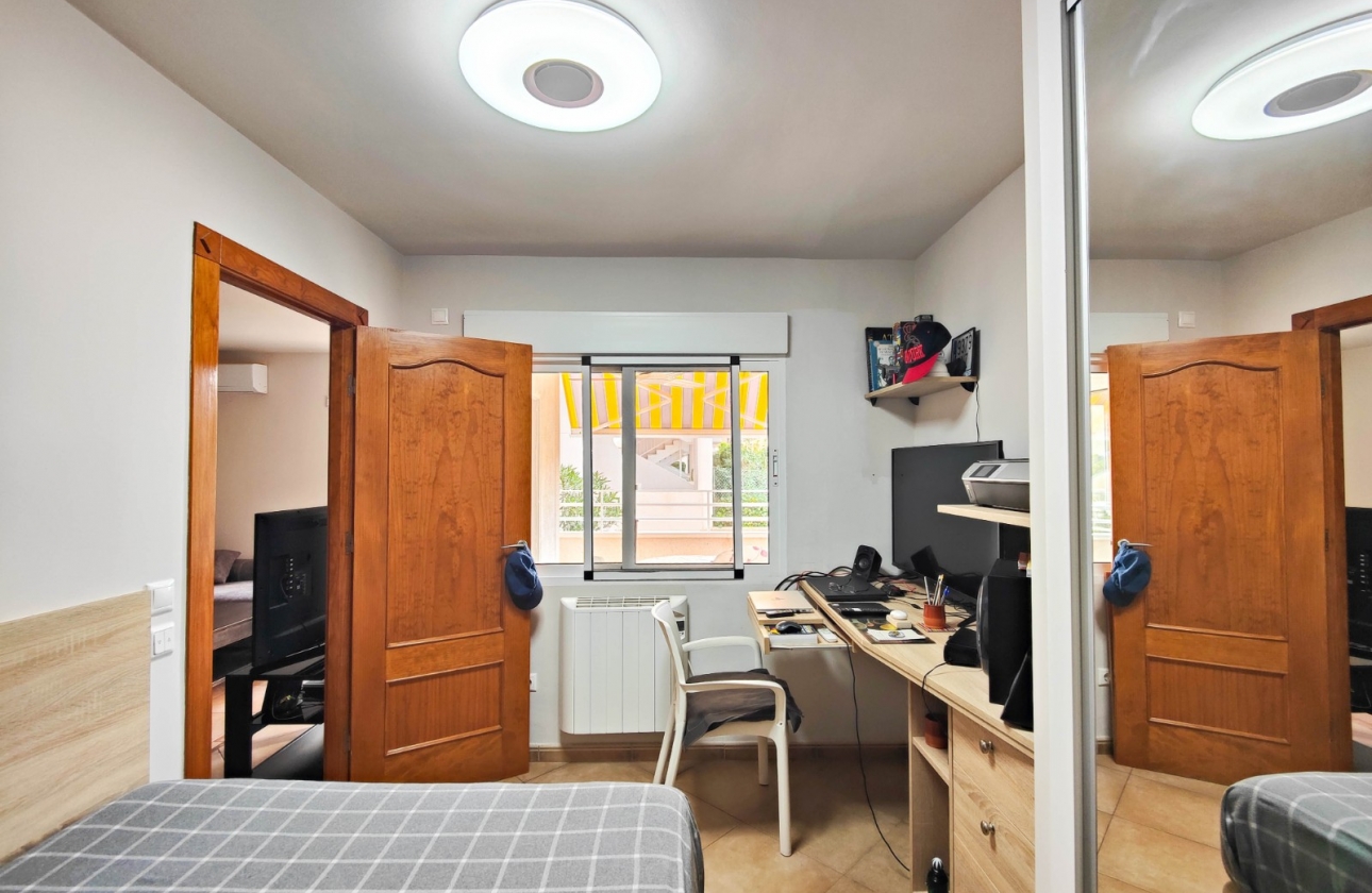 Resale - Apartment / flat - Torrevieja - La Mata