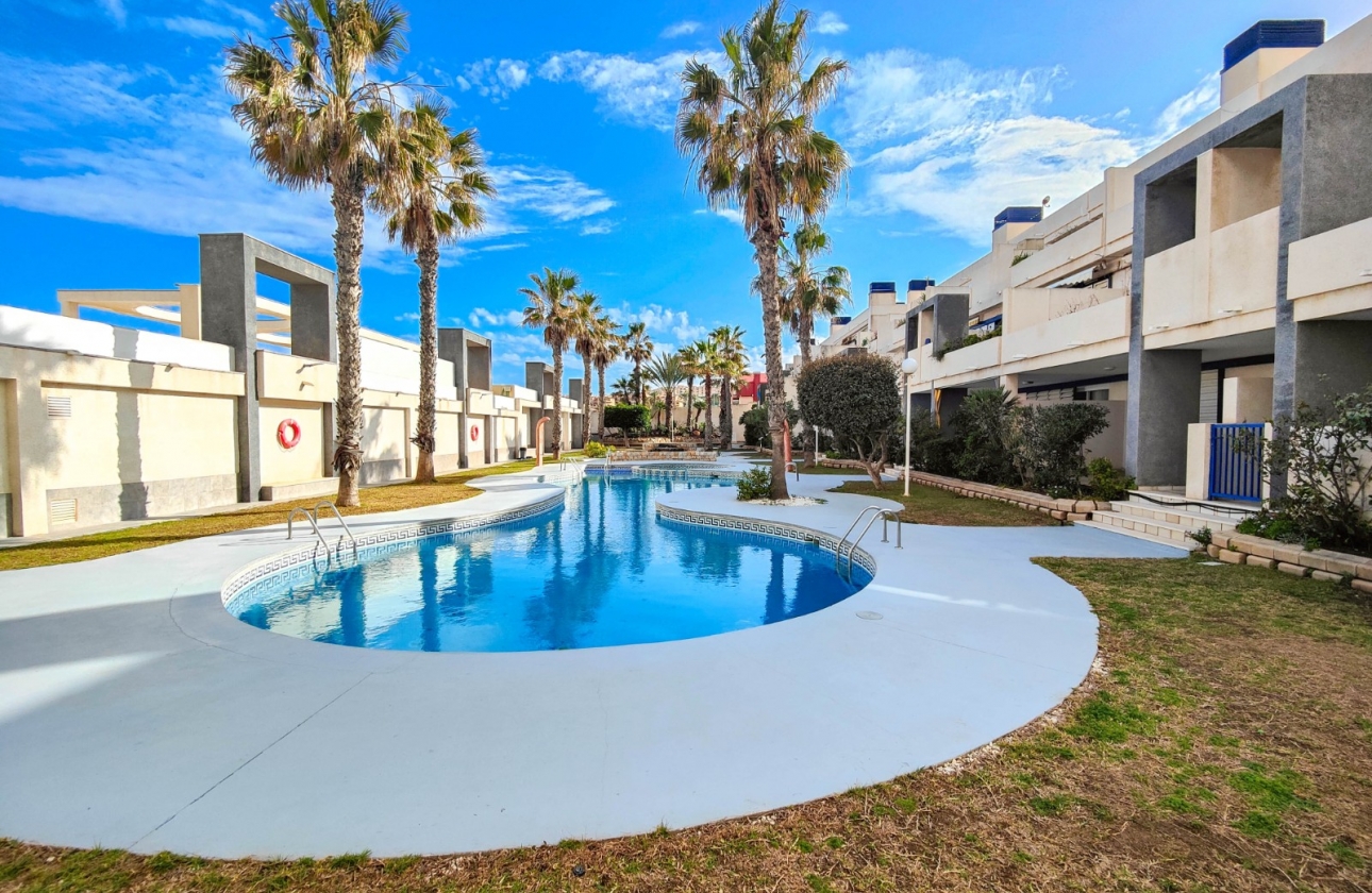 Resale - Apartment / flat - Torrevieja - La Mata