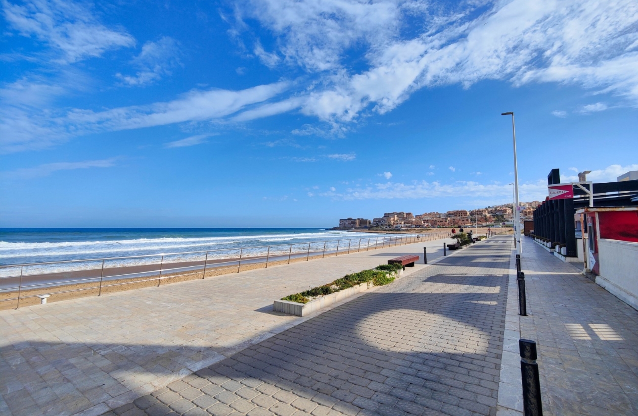 Resale - Apartment / flat - Torrevieja - La Mata