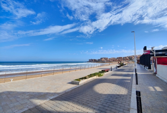 Resale - Apartment / flat - Torrevieja - La Mata