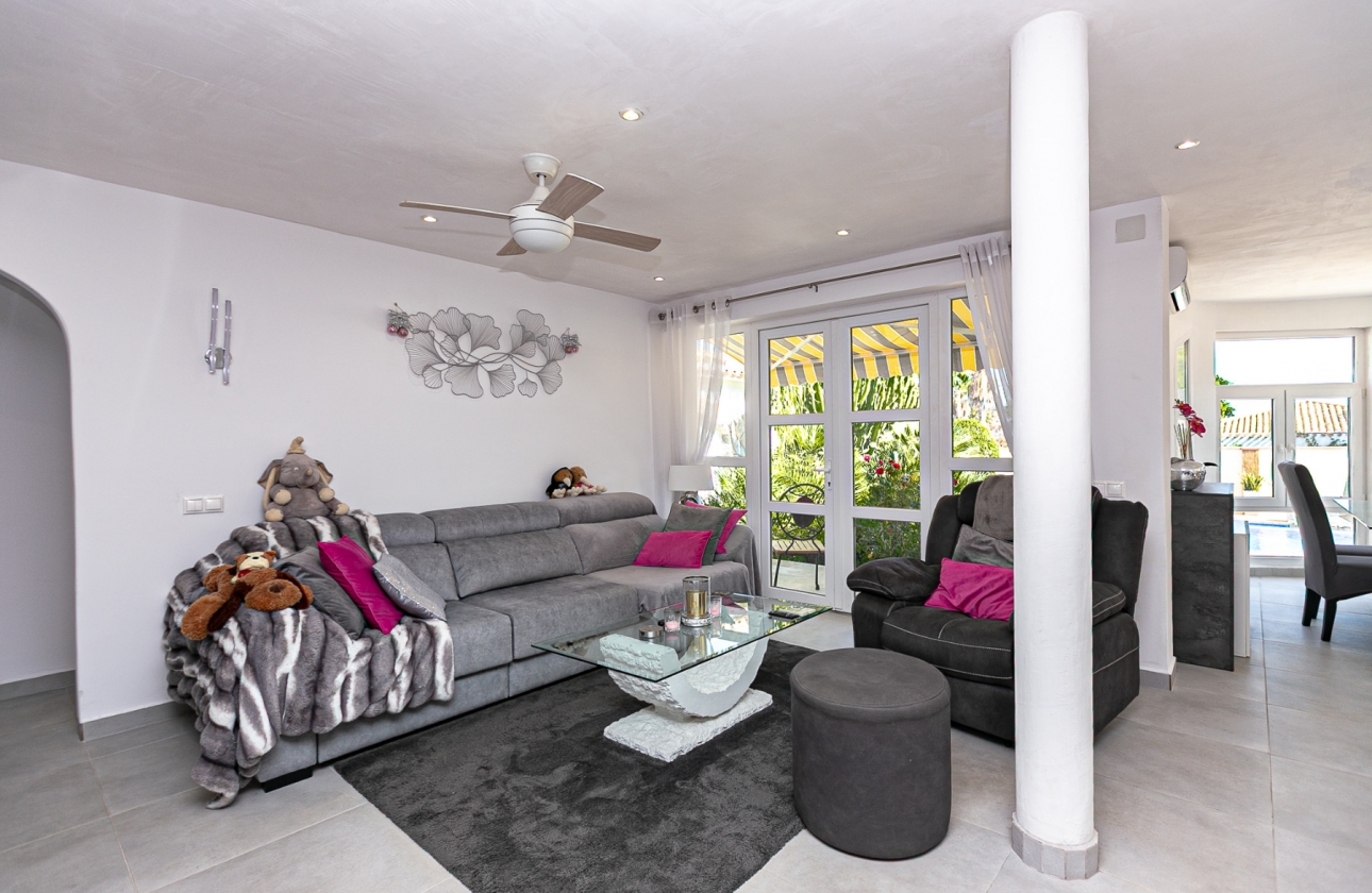 Resale - Villa - Campoamor - Lomas de Don Juan