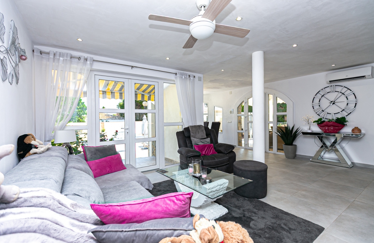 Resale - Villa - Campoamor - Lomas de Don Juan