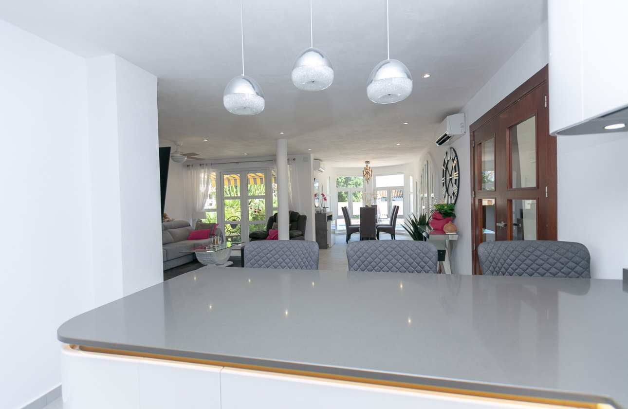 Resale - Villa - Campoamor - Lomas de Don Juan