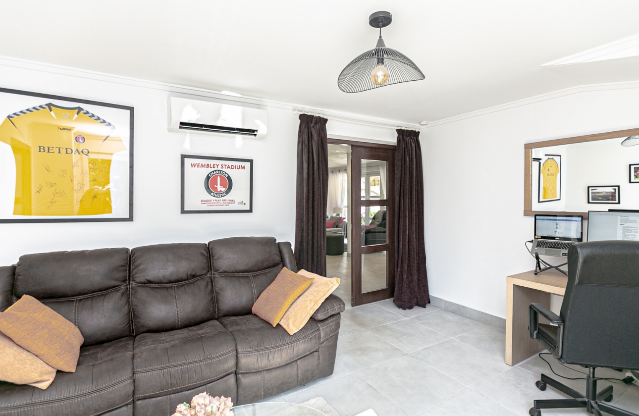 Resale - Villa - Campoamor - Lomas de Don Juan