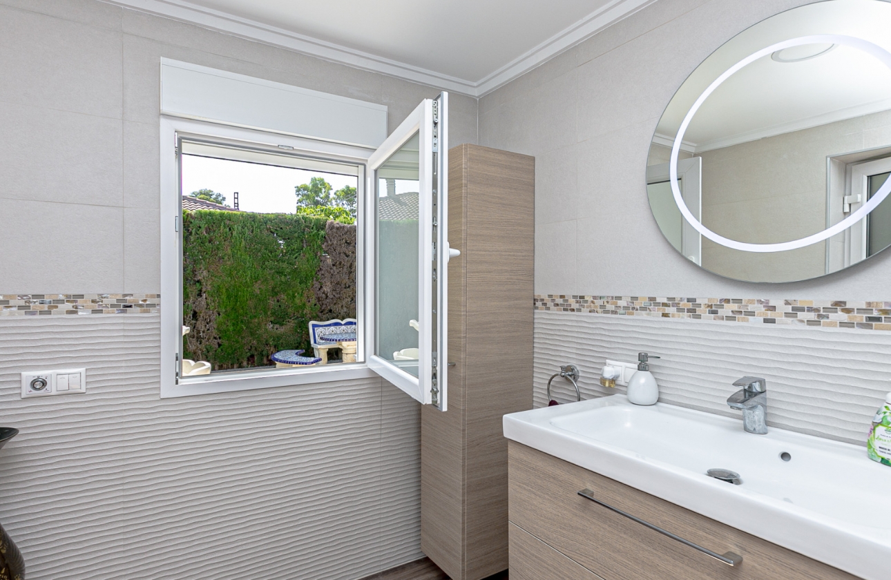 Resale - Villa - Campoamor - Lomas de Don Juan