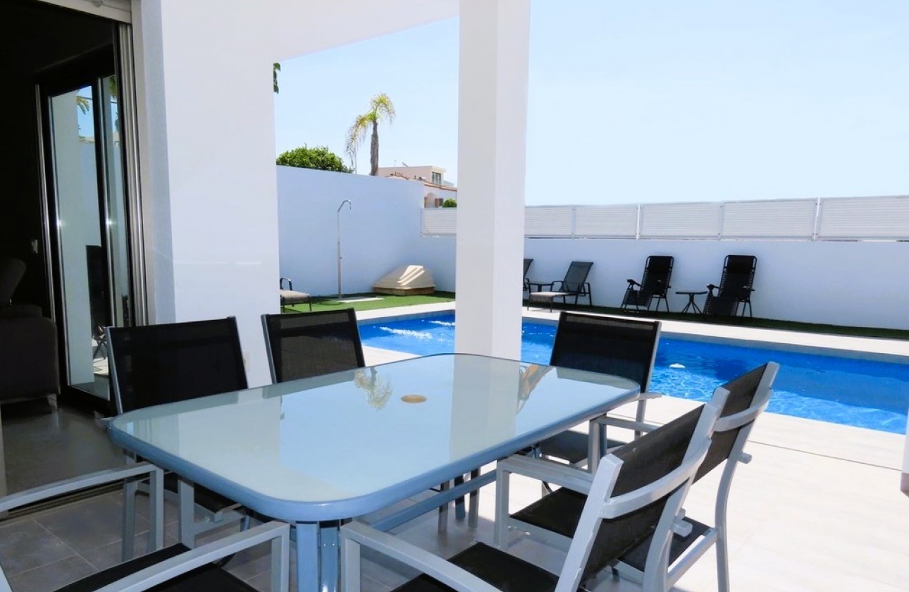 Resale - Villa - La Marina