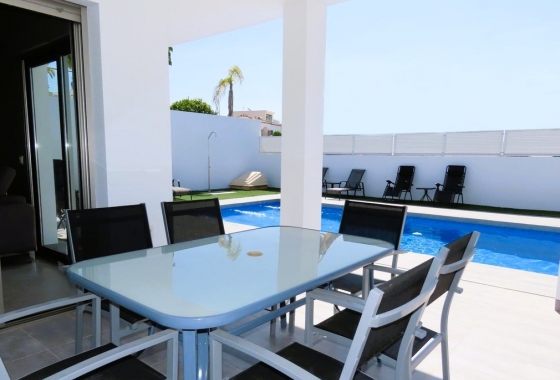 Resale - Villa - La Marina