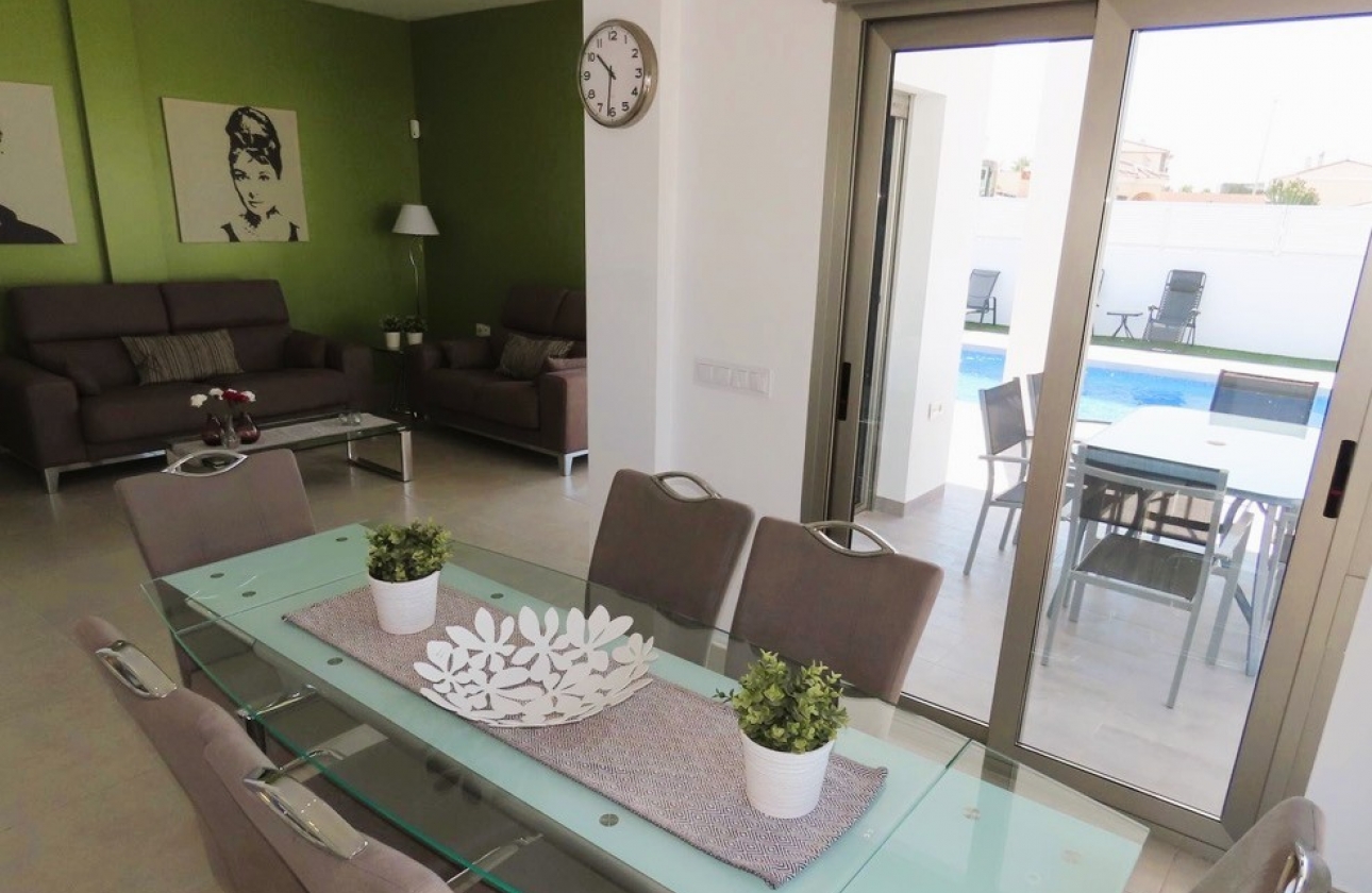 Resale - Villa - La Marina