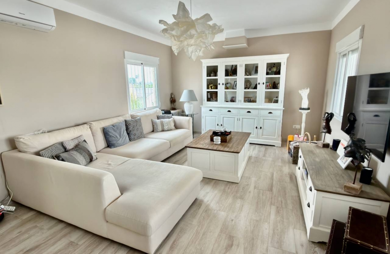 Resale - Finca / Country Property - Rafal