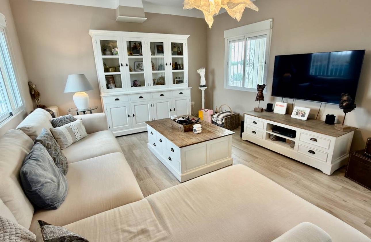 Resale - Finca / Country Property - Rafal