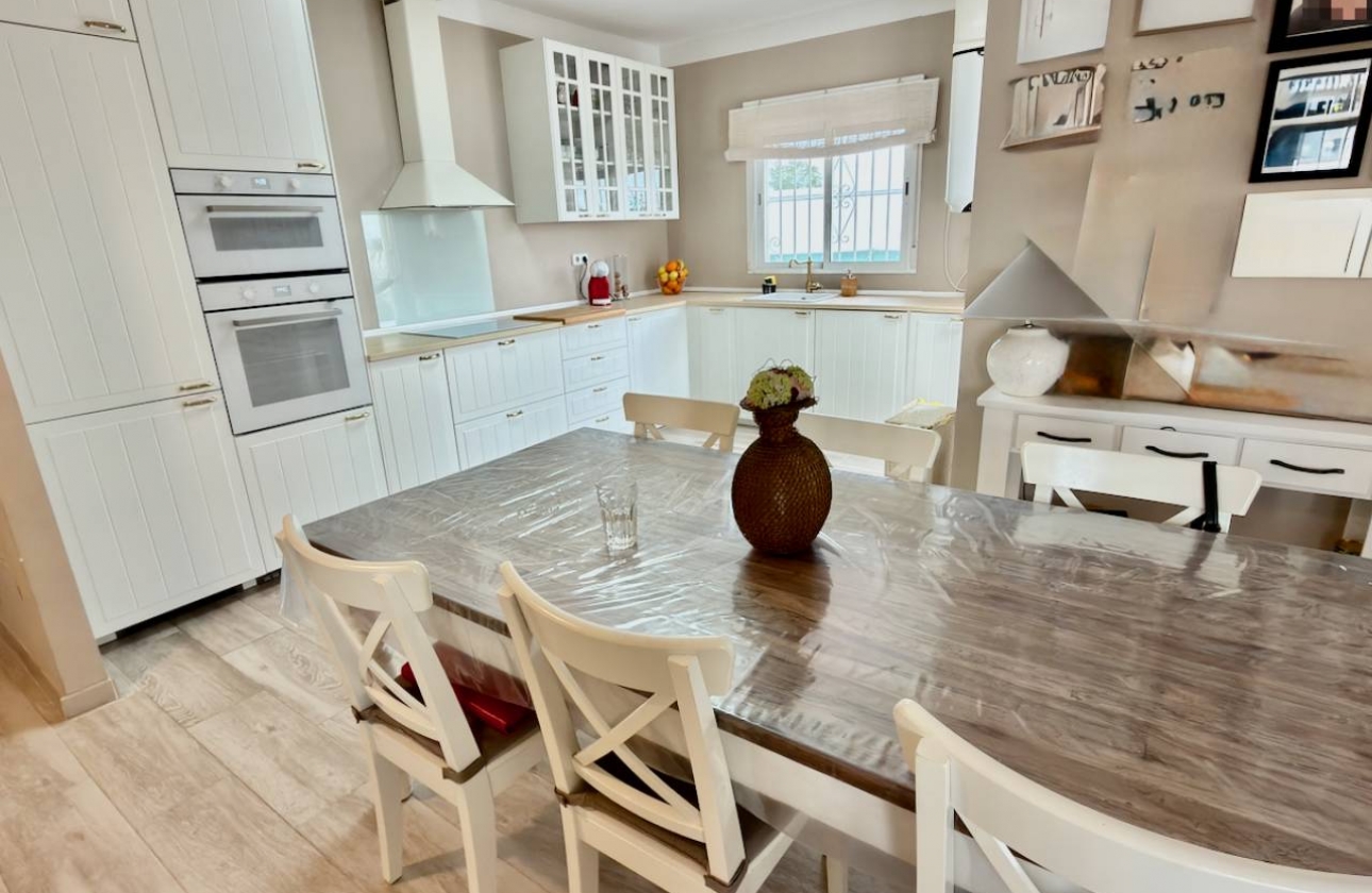 Resale - Finca / Country Property - Rafal