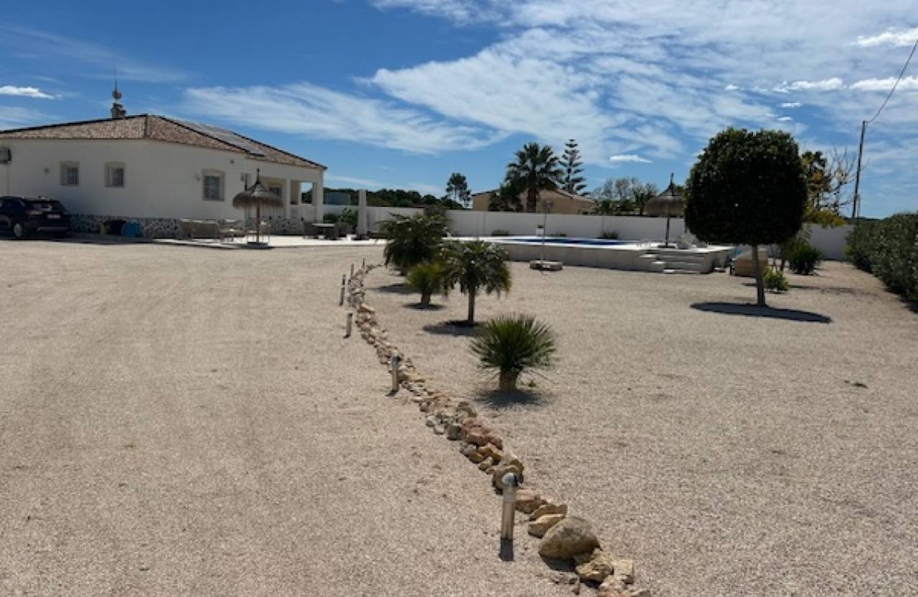 Resale - Finca / Country Property - Rafal