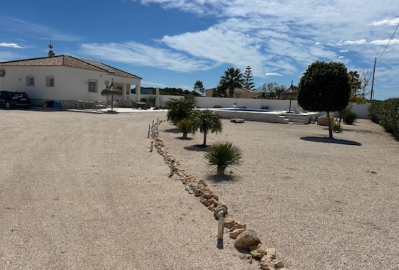 Resale - Finca / Country Property - Rafal