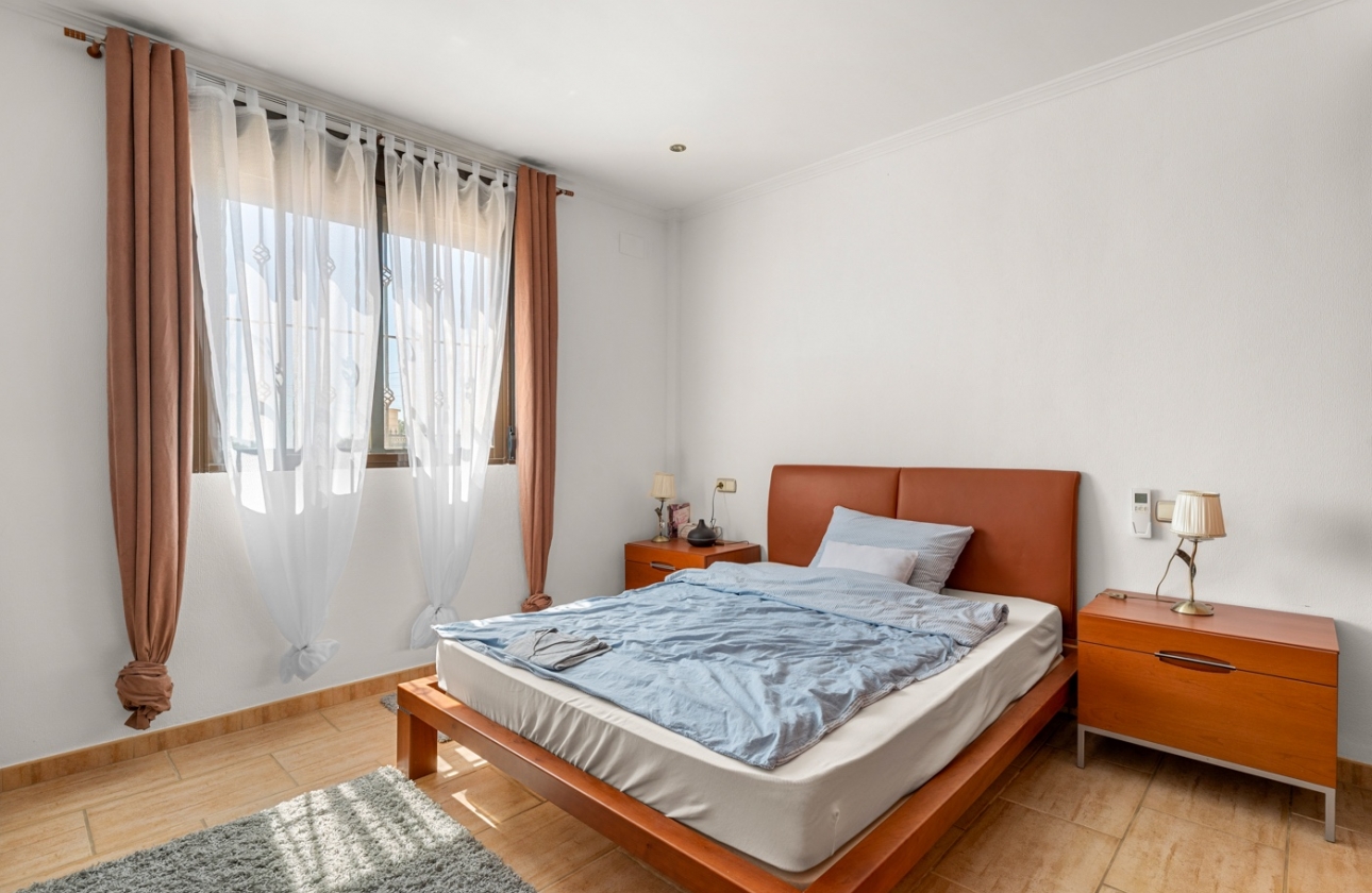 Resale - Finca / Country Property - Crevillente