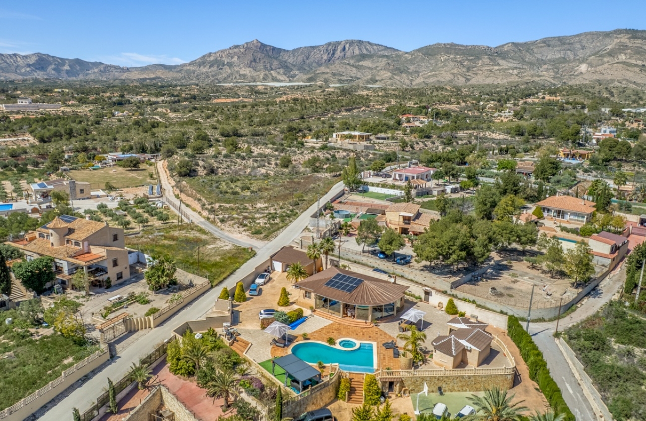 Resale - Finca / Country Property - Crevillente