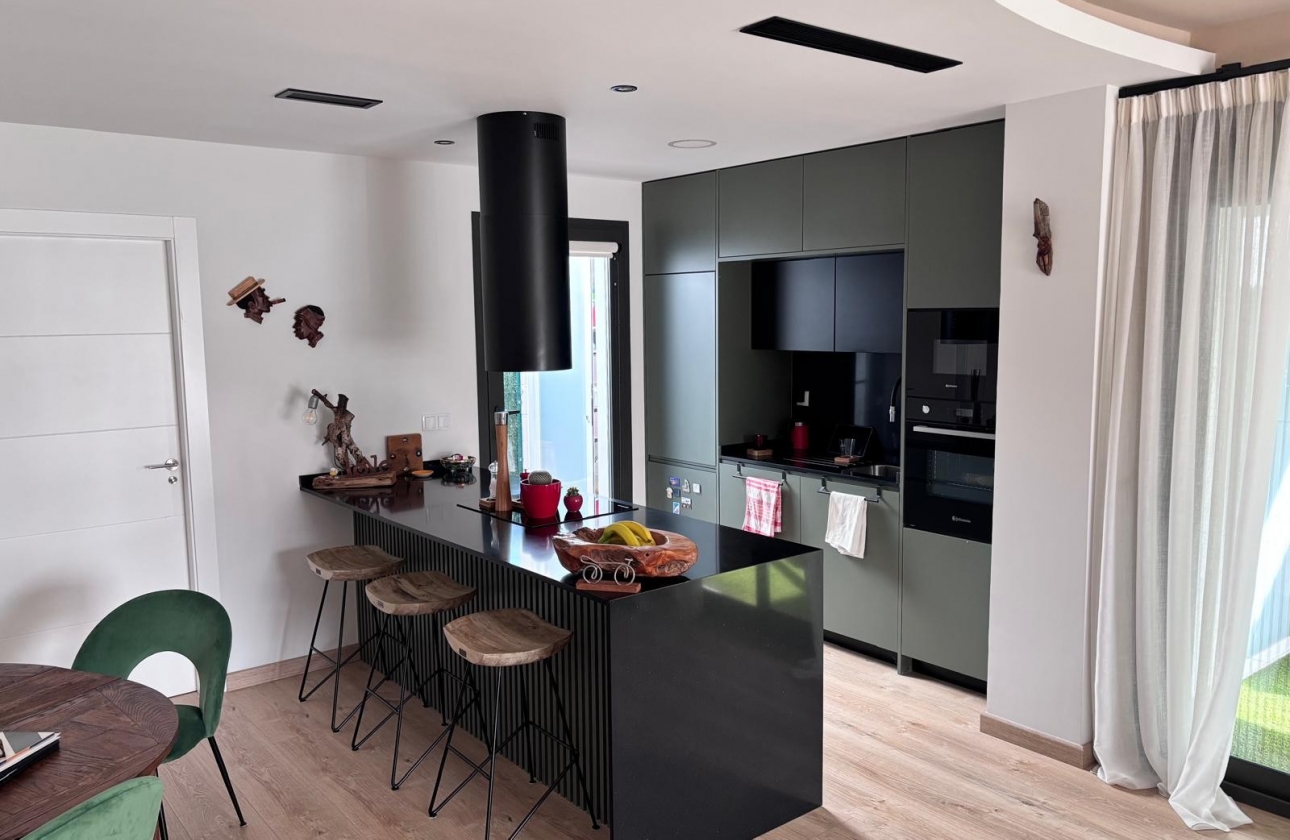 Reventa - Villa - Los Montesinos - La Herada