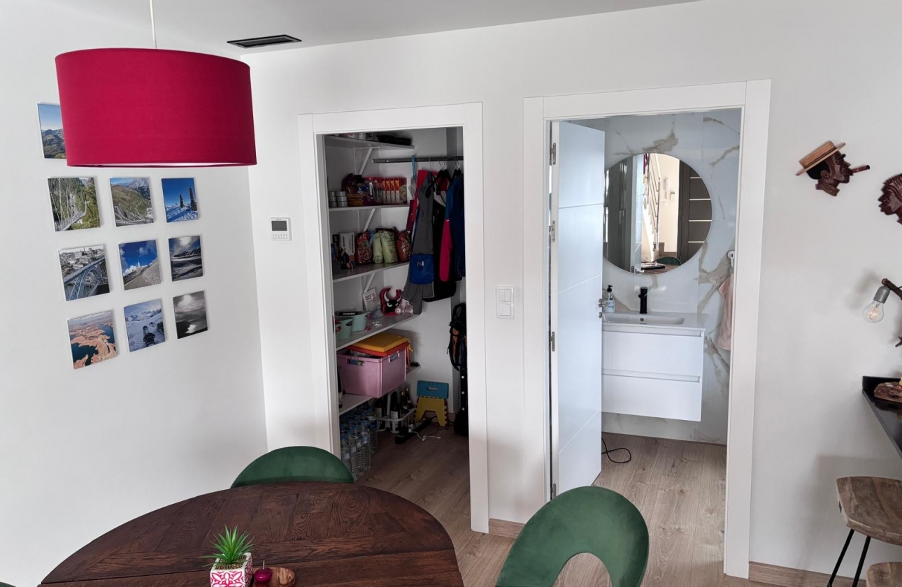 Reventa - Villa - Los Montesinos - La Herada