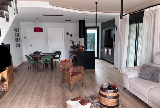 Reventa - Villa - Los Montesinos - La Herada